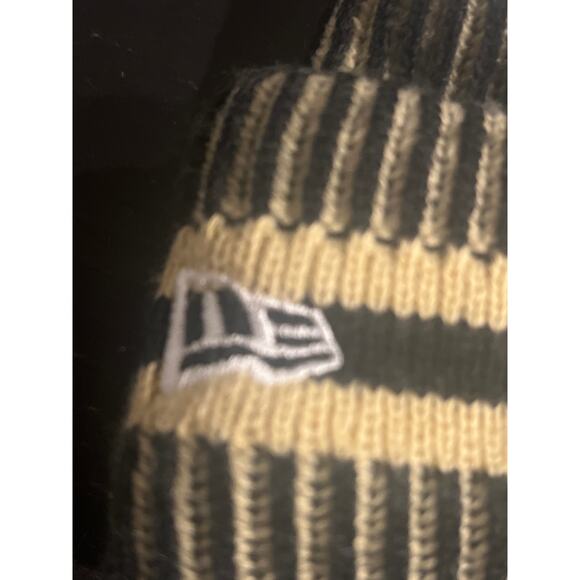 New Orleans Saints New Era knit beanie hat, fleece lined, with pom pom. - Picture 3 of 5